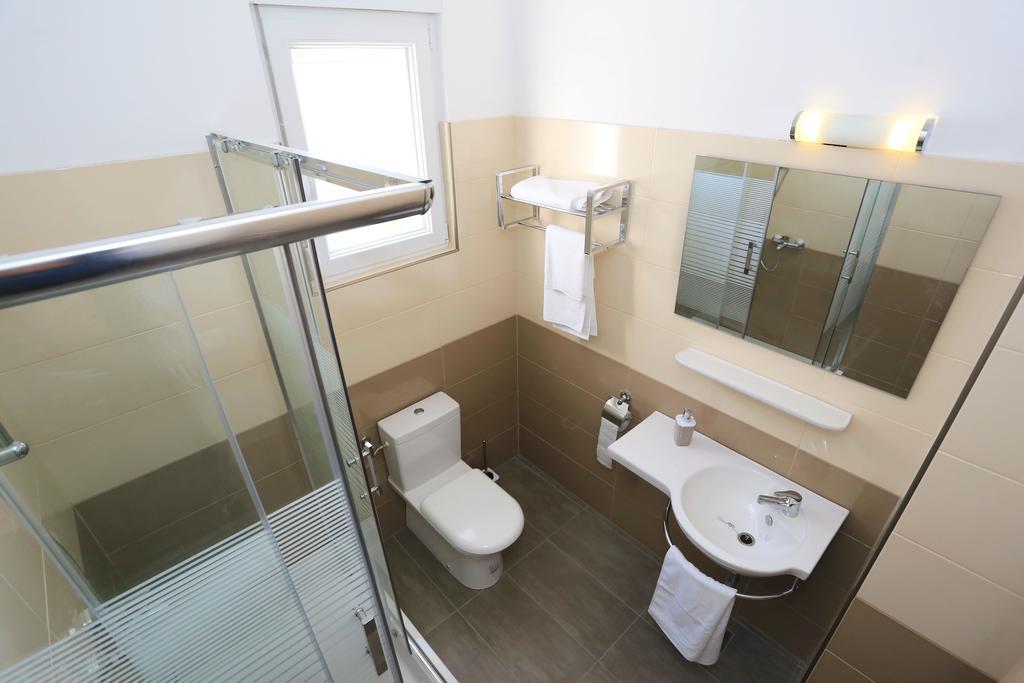 House Natali 70M From The Beach - Free Ev Top Up Rtina Exterior foto