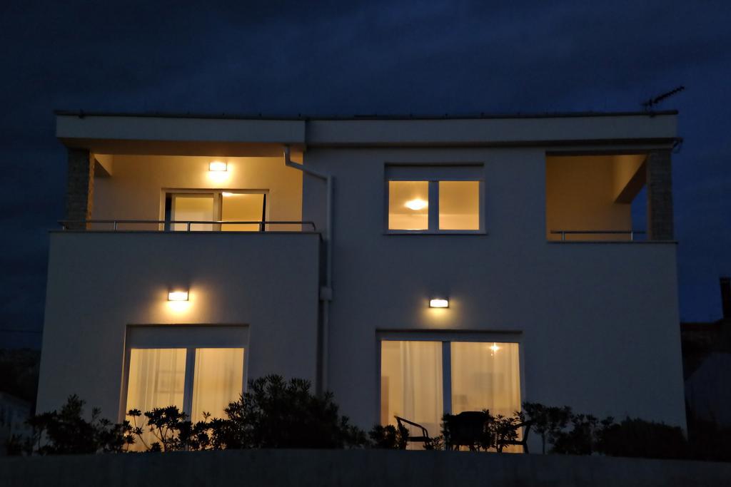 House Natali 70M From The Beach - Free Ev Top Up Rtina Exterior foto