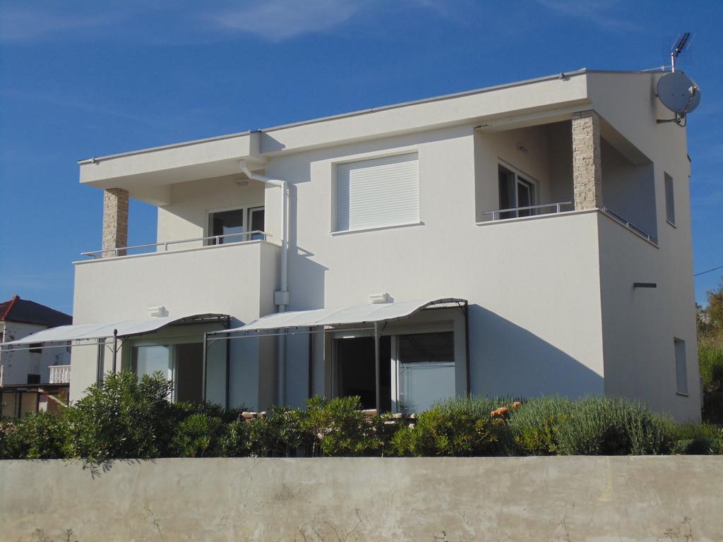 Villa House Natali 70M From The Beach - Free Ev Top Up Rtina Exterior foto