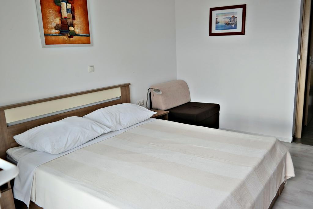 House Natali 70M From The Beach - Free Ev Top Up Rtina Exterior foto