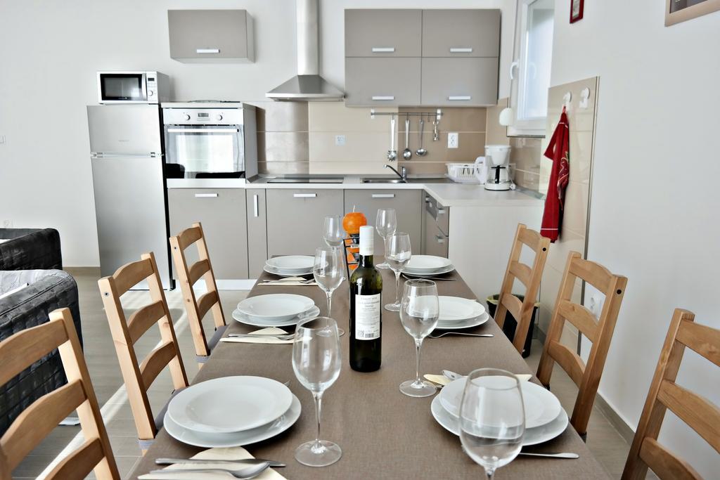 House Natali 70M From The Beach - Free Ev Top Up Rtina Exterior foto
