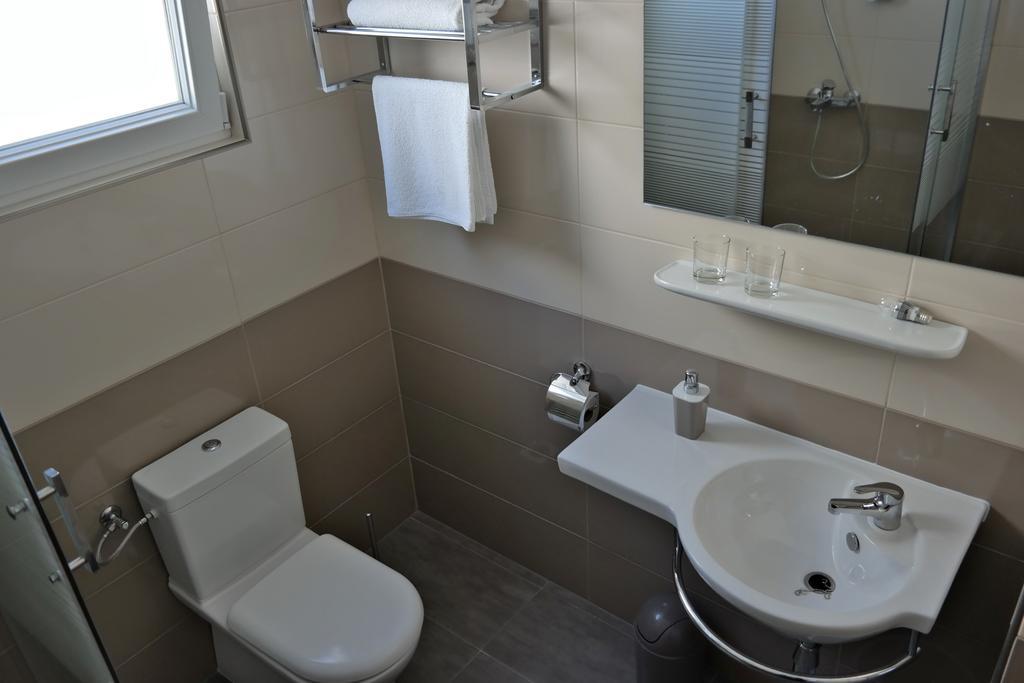House Natali 70M From The Beach - Free Ev Top Up Rtina Exterior foto