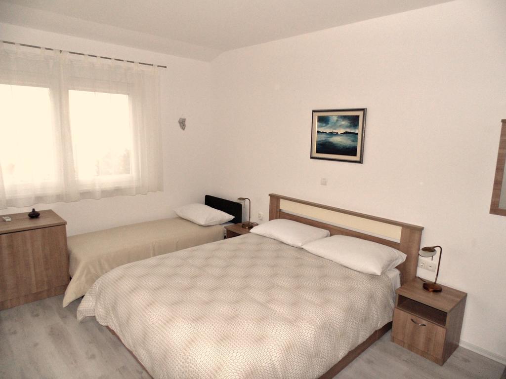 House Natali 70M From The Beach - Free Ev Top Up Rtina Exterior foto