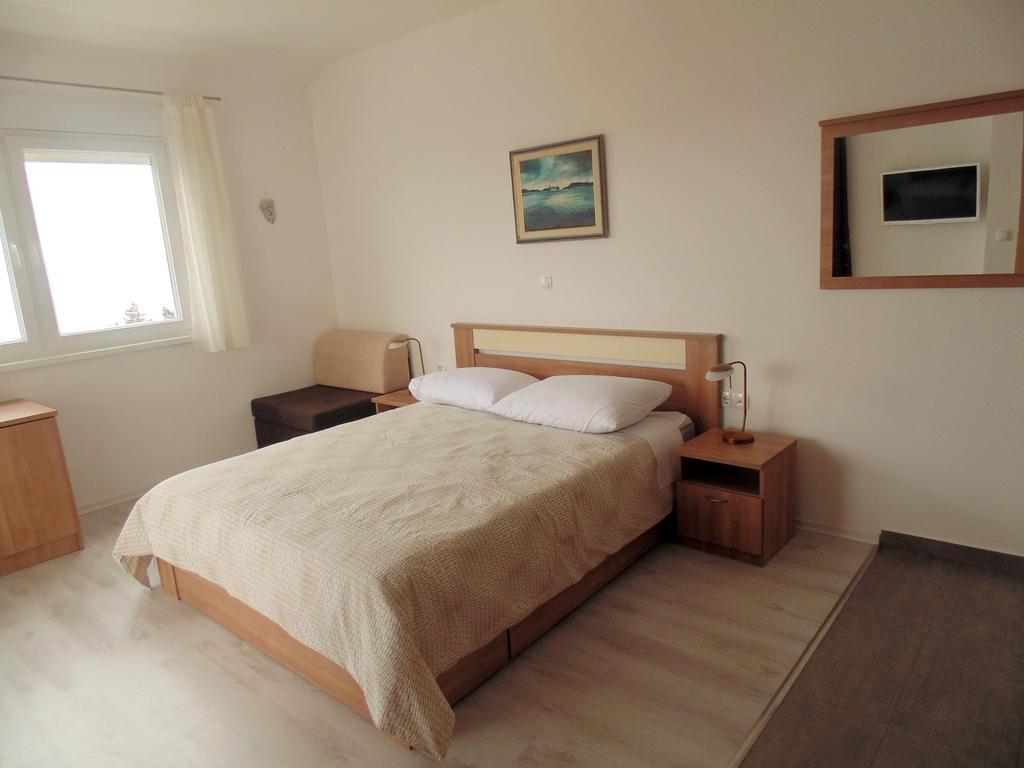 House Natali 70M From The Beach - Free Ev Top Up Rtina Exterior foto