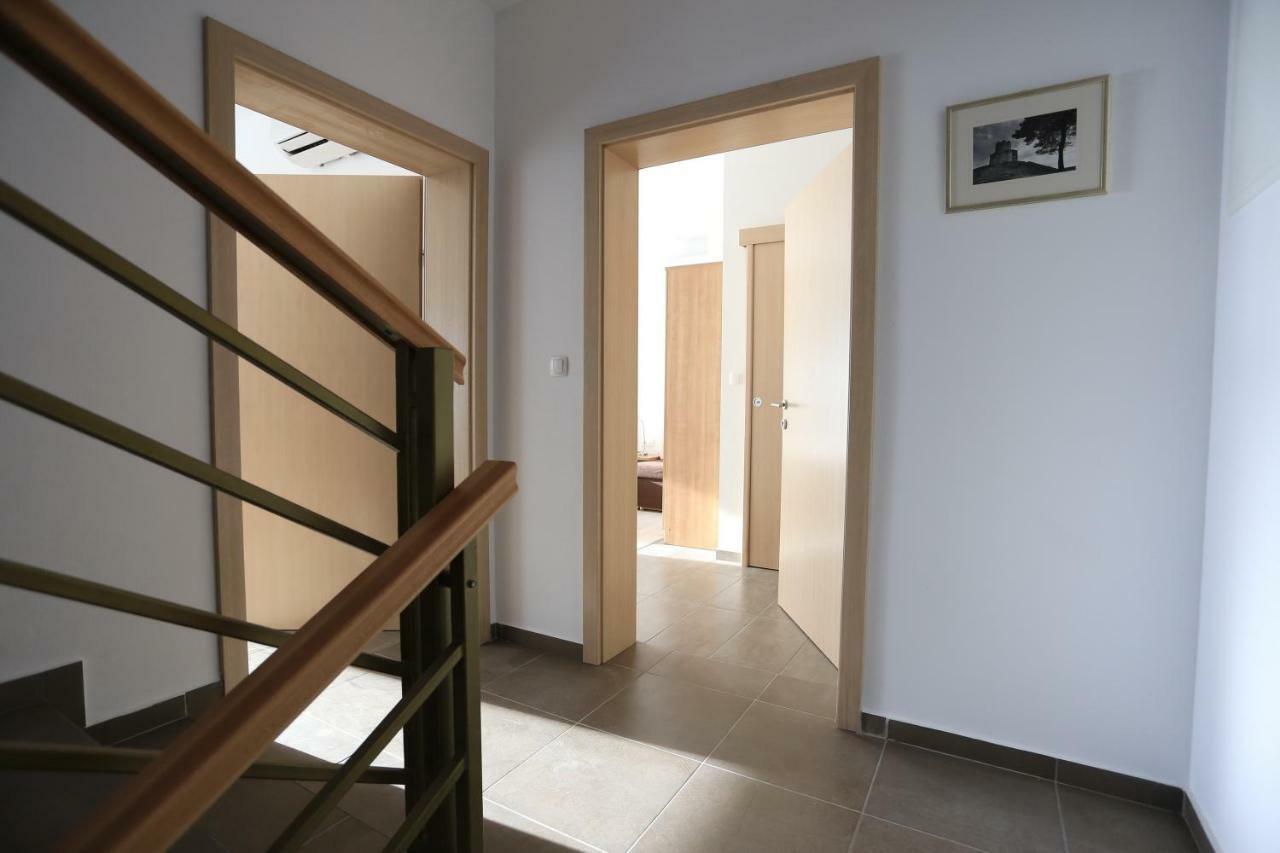 House Natali 70M From The Beach - Free Ev Top Up Rtina Exterior foto