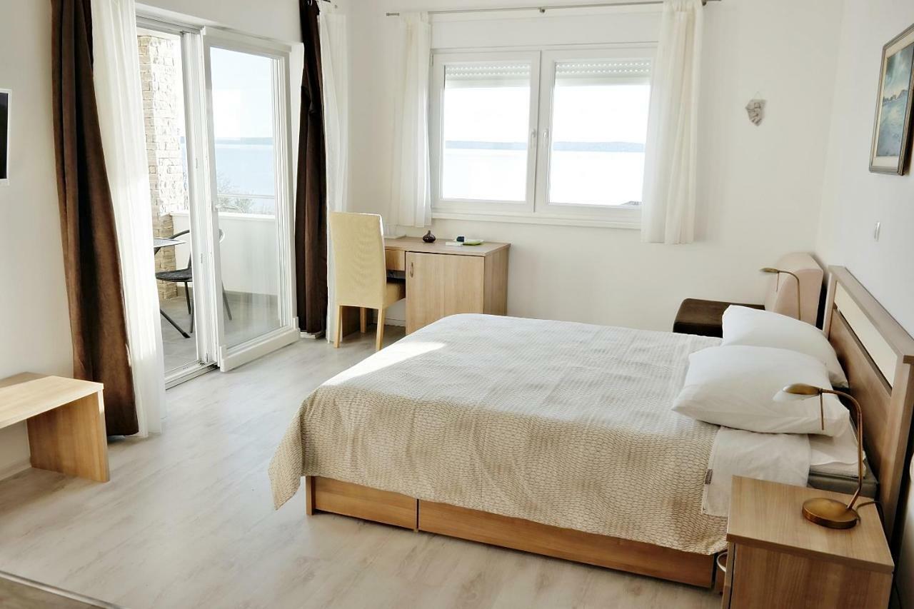 House Natali 70M From The Beach - Free Ev Top Up Rtina Exterior foto