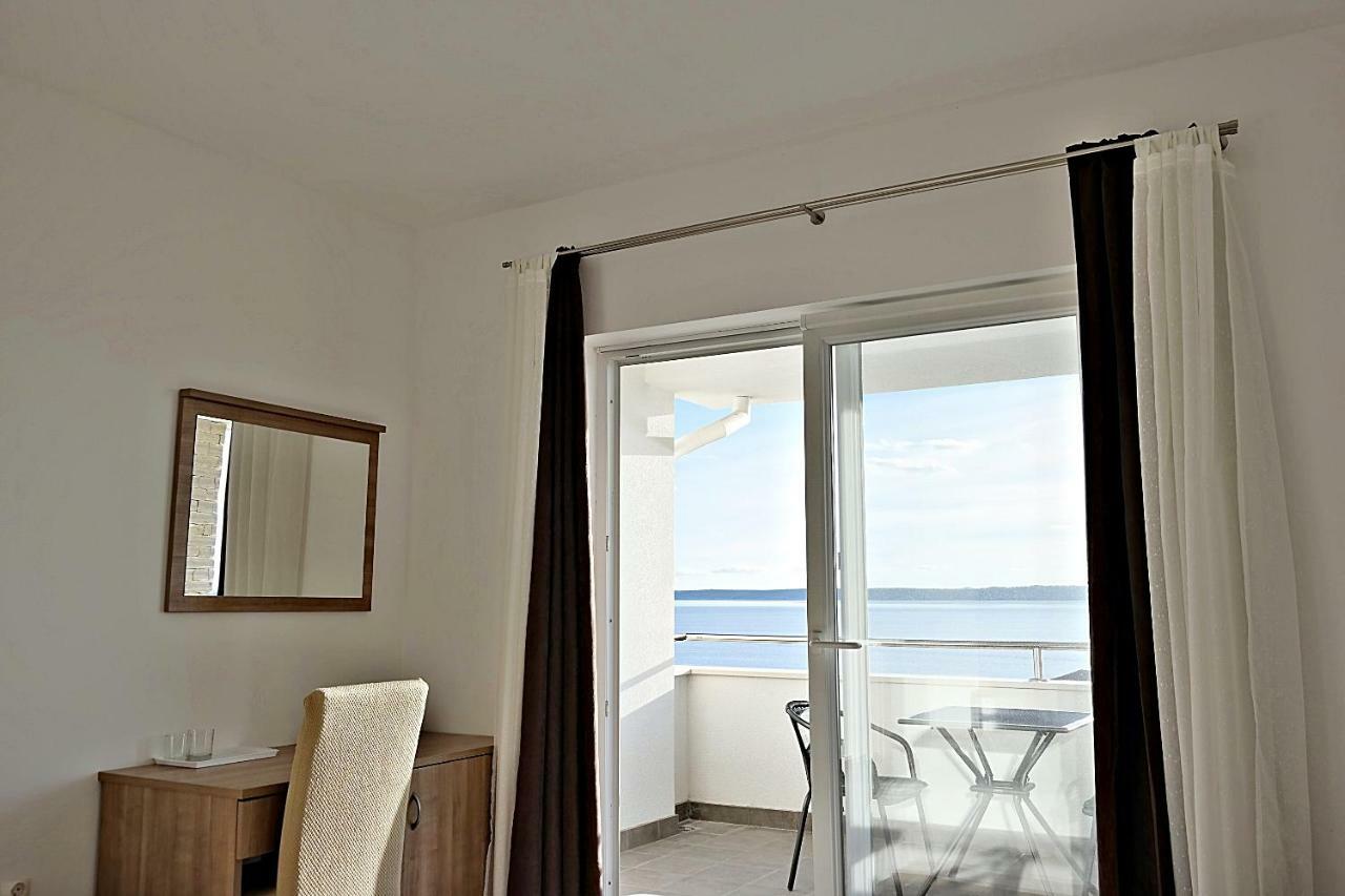 House Natali 70M From The Beach - Free Ev Top Up Rtina Exterior foto