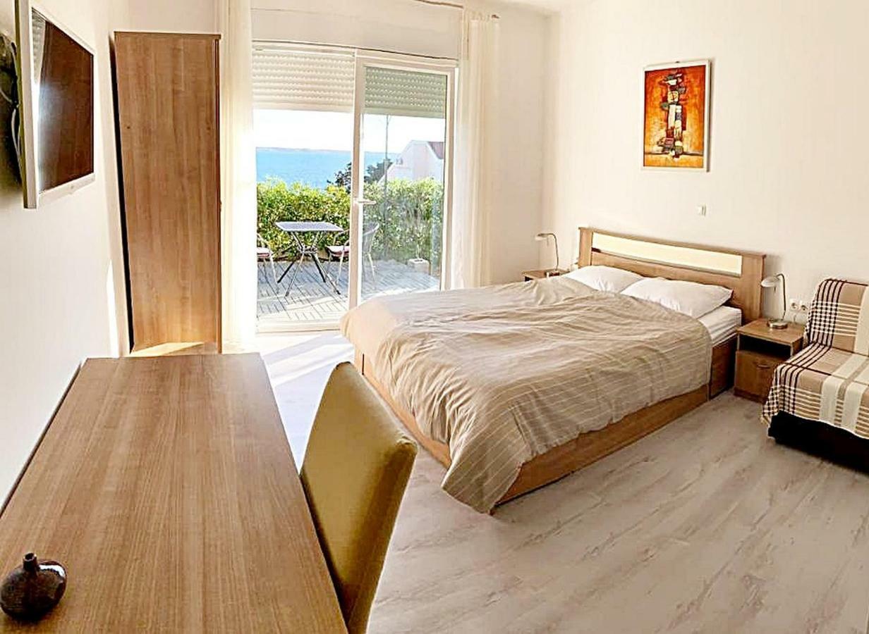House Natali 70M From The Beach - Free Ev Top Up Rtina Exterior foto