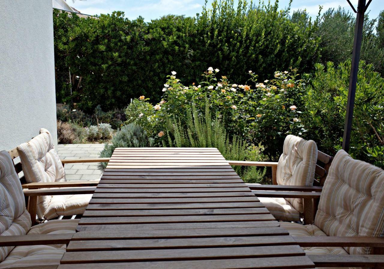 House Natali 70M From The Beach - Free Ev Top Up Rtina Exterior foto