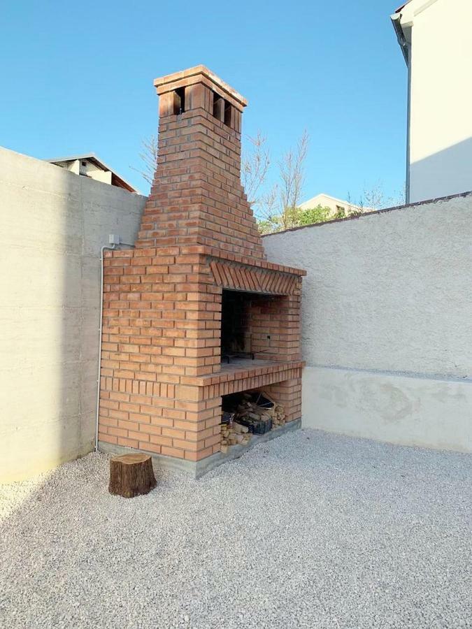 House Natali 70M From The Beach - Free Ev Top Up Rtina Exterior foto