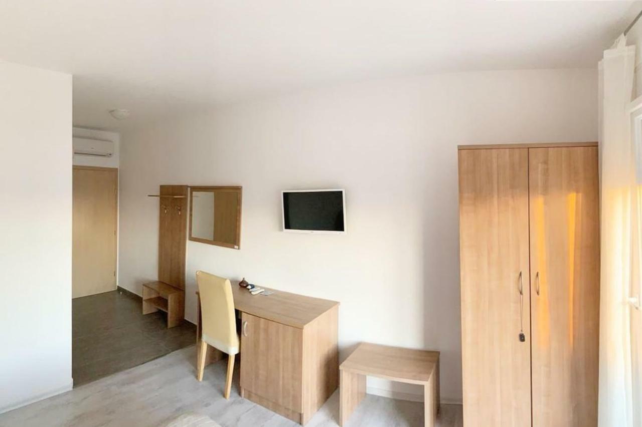 House Natali 70M From The Beach - Free Ev Top Up Rtina Exterior foto
